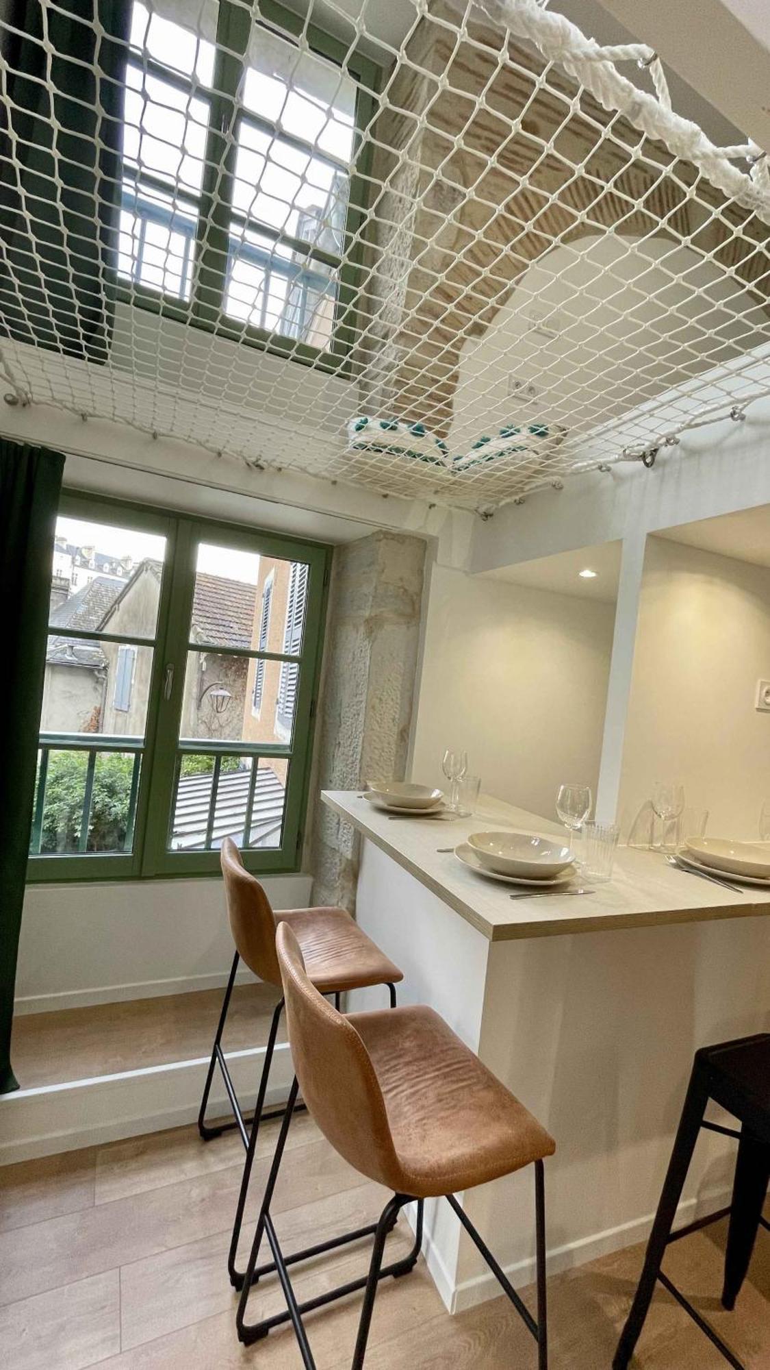 Appartement Au Calme Dans Le Quartier Historique Pour 4 Personnes Avec Espace Exterieur Pau Exterior photo
